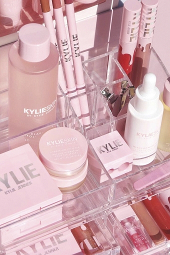 Kylie Cosmetics – бренд косметики Кайли Дженнер. Фото: @kyliecosmetics фото № 11