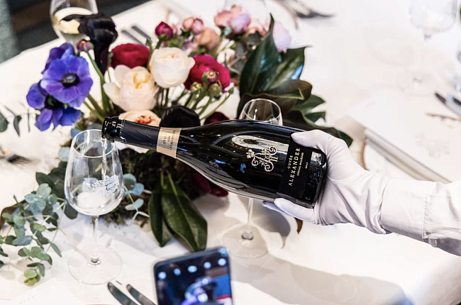 Как прошла презентация премиального игристого вина Cuvee Alexander II в ресторане SAVVA фото № 1