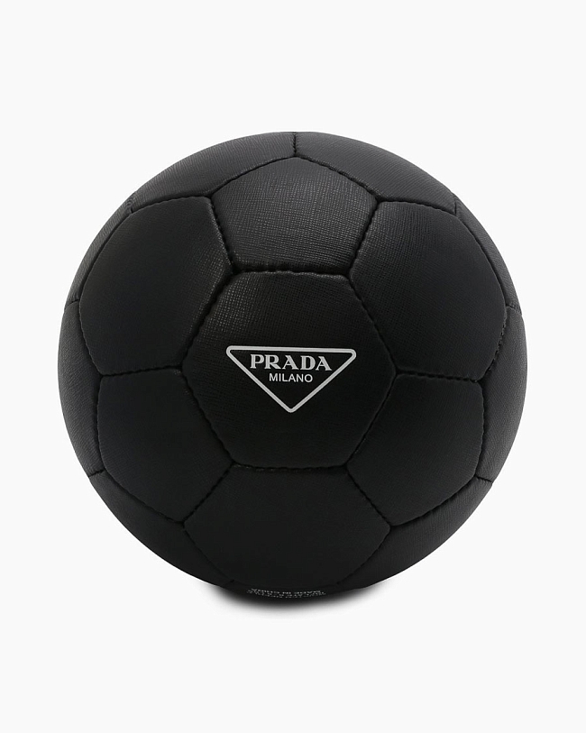 Мяч Prada, магазины Prada фото № 13