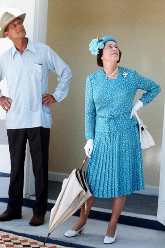 Королева Елизавета II и Принц Филипп, Герцог Эдинбургский, посещают Соломоновы острова во время турне по южной части Тихого океана, 1982 год фото № 3