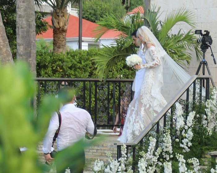 Модель Victoria’s Secret Девон Виндзор вышла замуж на карибском острове (фото) фото № 8