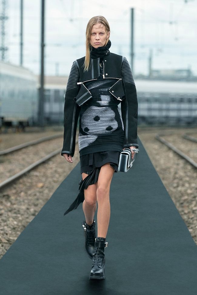 Givenchy весна-лето 2022 фото № 1