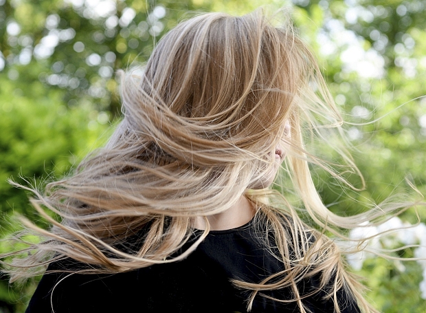 Как улучшить состояние волос на самоизоляции или почему нужно мыть голову три раза в неделю: мнение экспертов
