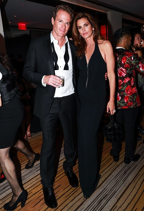 Рэнди Гербер и Синди Кроуфорд на афтепати Versace фото № 23