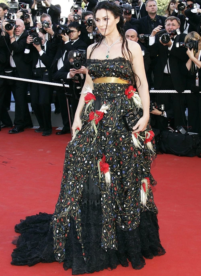 Моника Беллуччи в Dolce & Gabbana на каннской премьере «Марии-Антуанетты» фото № 20