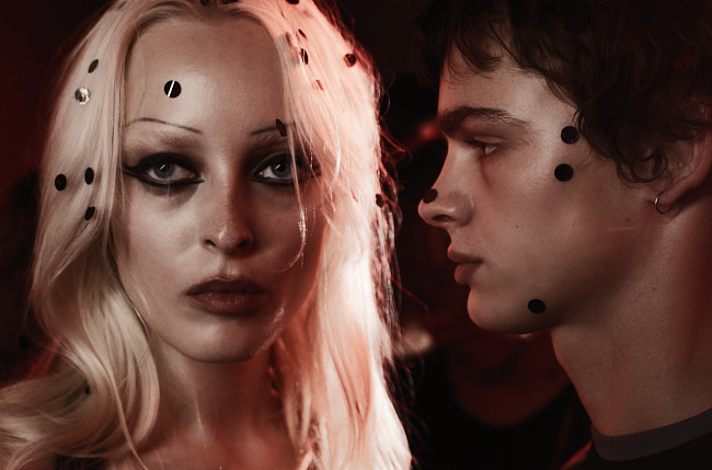 Fashion-дайджест: коллекция Kalmanovich Holiday, новогодний дроп Qari Qris и другие новости фото № 19