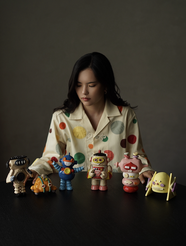Есоль Ким — скульптор, диджей и инфлюенсер, автор керамических роботов Yesol-bot фото № 1