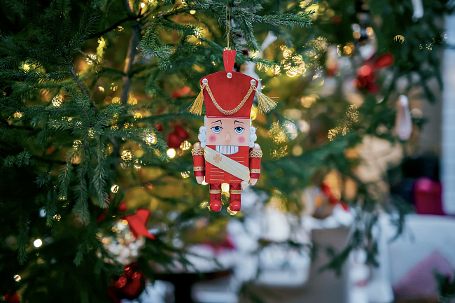 Щелкунчик — неизменное украшение елки фото № 5