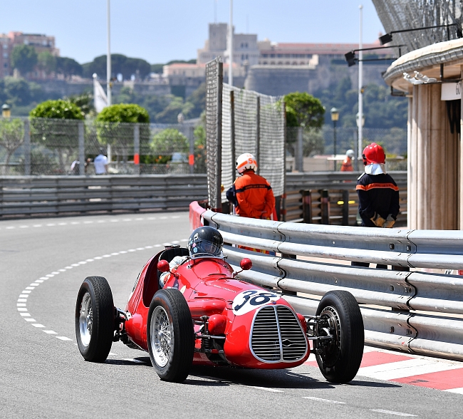 TAG Heuer посвятили серию часов легендарным автогонкам Grand Prix de Monaco Historique фото № 1