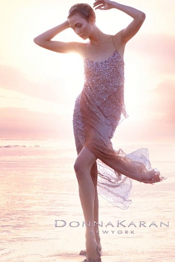 Карли Клосс в рекламной кампании Donna Karan New York весна-лето 2013 фото № 10