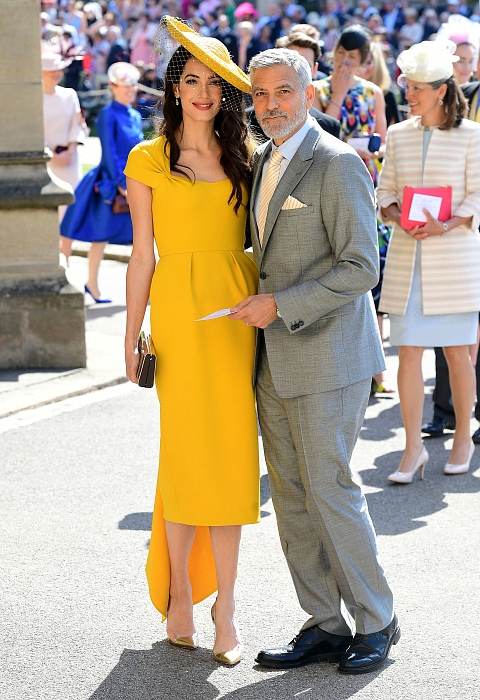 Амаль Клуни в Stella McCartney на свадьбе принца Гарри и Меган Маркл (2018) фото № 2