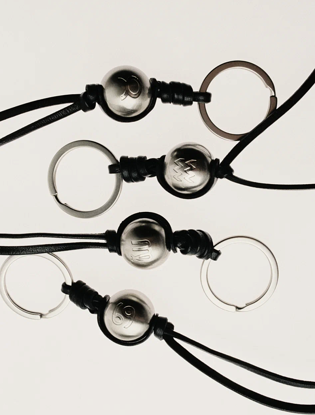 Fashion-дайджест: коллекция Kalmanovich Holiday, новогодний дроп Qari Qris и другие новости фото № 8