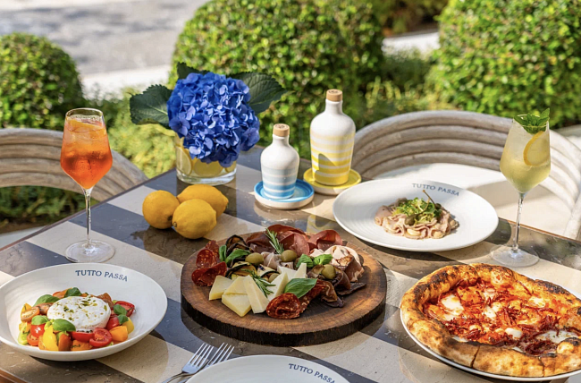 Travel-дайджест: переосмысленный велнес на курорте Velassaru Maldives, открытие The Standard в Паттайе и новые бранчи в Banyan Tree Dubai фото № 3