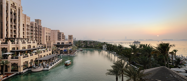 Курорт Madinat Jumeirah — это сочетание атмосферы ожившей восточной сказки и комфорта XXI века фото № 1