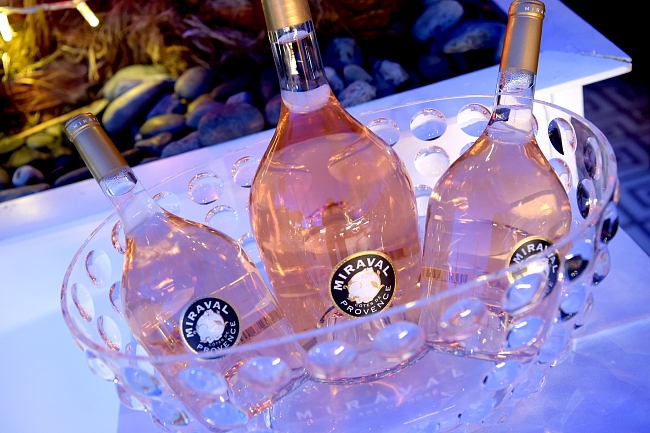 Анджелина Джоли и Брэд Питт совместно выпустят розовое шампанское фото № 2