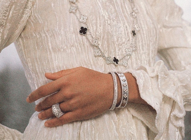 Van Cleef & Arpels выпустили бриллиантовую версию кольца-печатки 