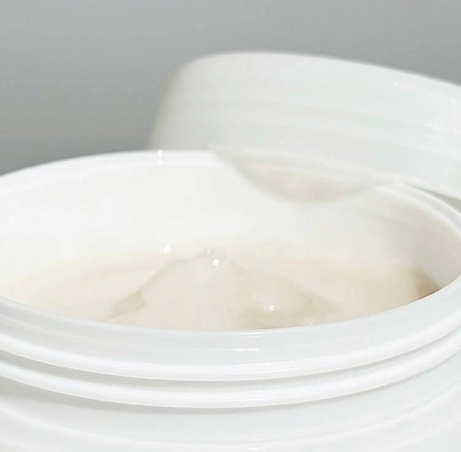 Обратная сторона влияния соцсетей на бьюти-индустрию: как тренды могут навредить здоровью и состоянию кожи фото № 12