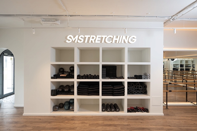 Дайджест красоты: инновационная методика в Swiss Beauty Clinic, открытие студии растяжки SMSTRETCHING в Санкт-Петербурге, косметика с искусственным интеллектом от HELMS фото № 5