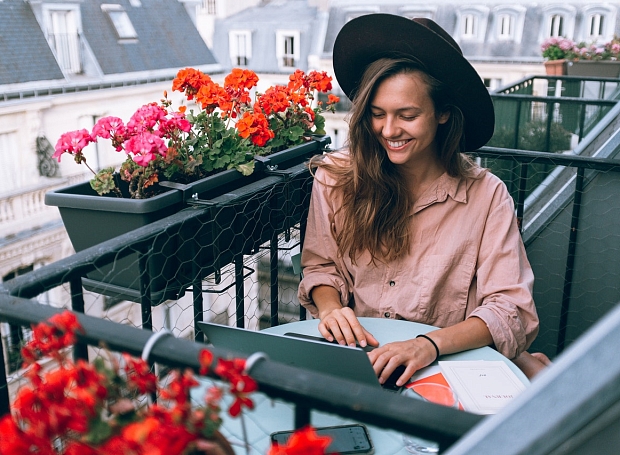Как создать в квартире парижский балкон: 8 лайфхаков от дизайнера