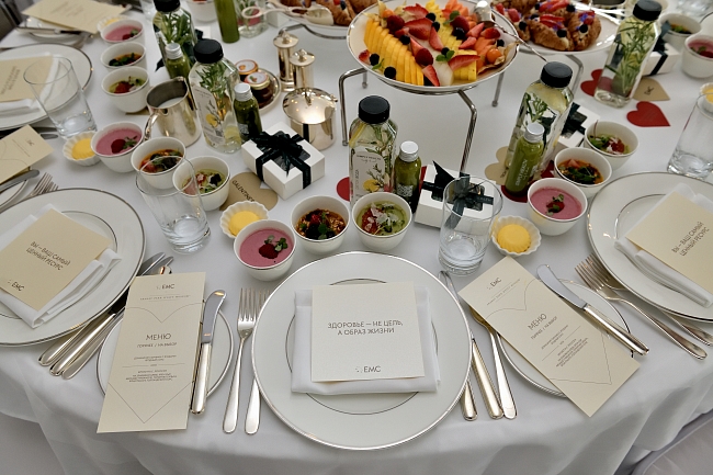 Бьюти-дайджест: регенерирующий бальзам для тела Algotherm, новый парфюм Zielinski & Rozen и звуковая зубная щетка FOREO фото № 7