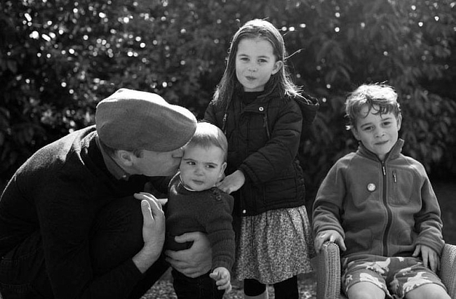 Принц Уильям с детьми. Фото: @dukeandduchessofcambridge фото № 13