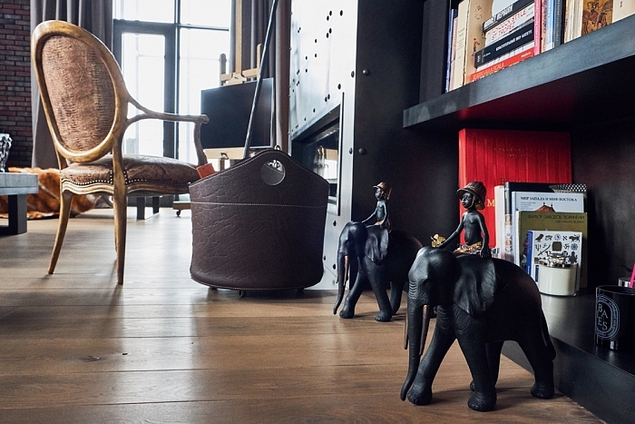 Фигурки наездников на слонах в гостиной куплены в Кейптауне («Там лучшие галереи дизайнерских вещиц!») фото № 13
