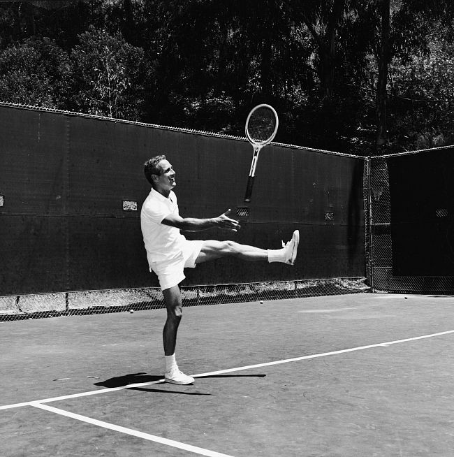 Пол Ньюман во время игры в теннис, 1960-е. фото № 5
