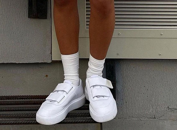 Белые кеды — самая удобная обувь осени 2021. Вот 10 пар на любой бюджет