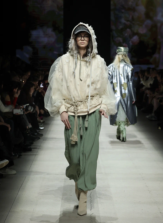 10 вещей с Московской недели моды, которые станут базой летнего гардероба фото № 9