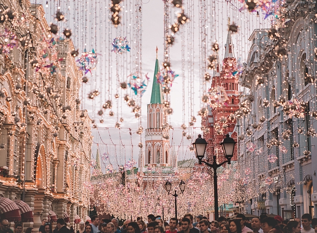 Куда пойти в Москве 23–29 декабря: фестиваль игристого, старый Голливуд и подготовка к праздникам