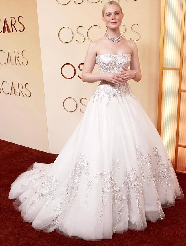 «Оскар-2026»: лучшие образы и приемы красоты звезд фото № 2