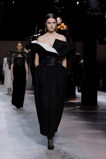 Любовные письма: коллекция Givenchy Haute Couture весна-лето 2020 фото № 26
