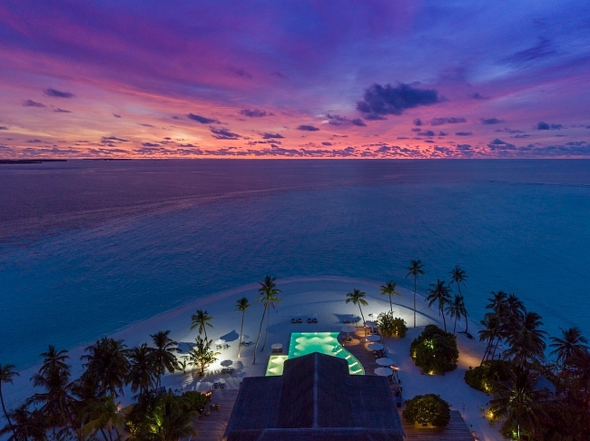 Обратно в лето: 7 отелей на Мальдивах, которые гарантируют вам идеальный отпуск фото № 1