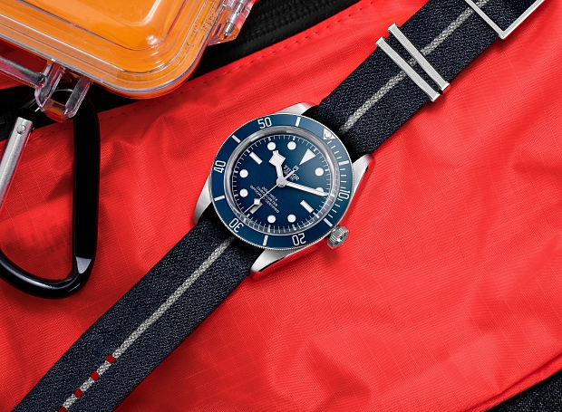 Напоминание о море: бренд Tudor выпустил спортивные часы в морском цвете 