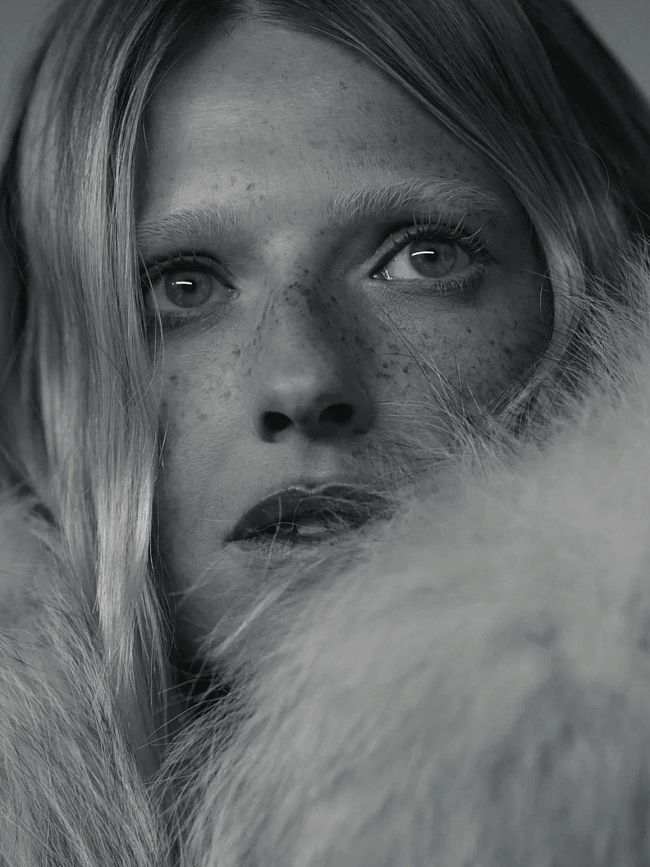 На Софье Эрнст: меховое пальто, «Хохлома» фото № 2