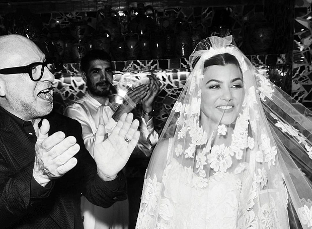 Год замужней жизни: Кортни Кардашьян поделилась историей создания ее свадебного платья
