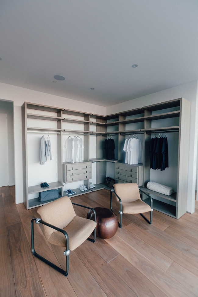 Идеальная комната шопоголика: как организовать в квартире хранение одежды фото № 2