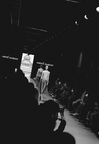 Скульптуры, контрасты и атлантический бриз: 5 показов Московской недели моды фото № 2