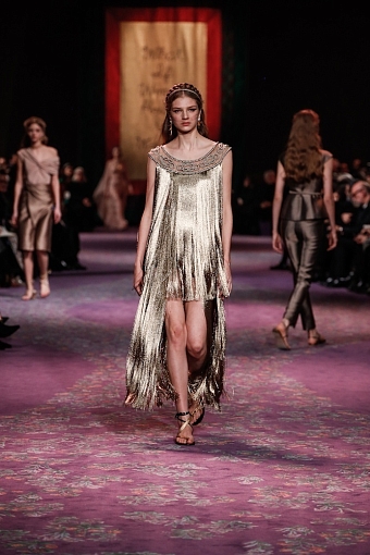 «Что если бы женщины правили миром»: коллекция Christian Dior Haute Couture весна-лето 2020 фото № 3