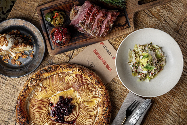 Гастро-неделя: GUESS JEANS x ДВОР, время персиков в Le Pigeon и обновленное барное меню Osteria Osso фото № 13