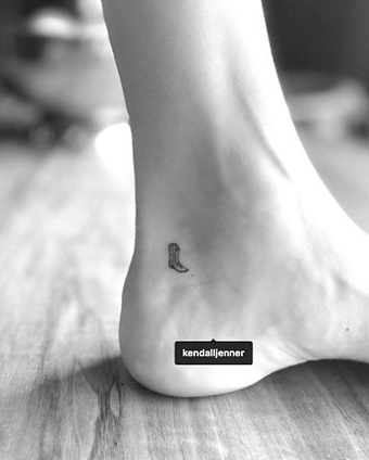 Кендалл Дженнер пополнила свою коллекцию мини-татуировок. Фото: @theghostkat фото № 2