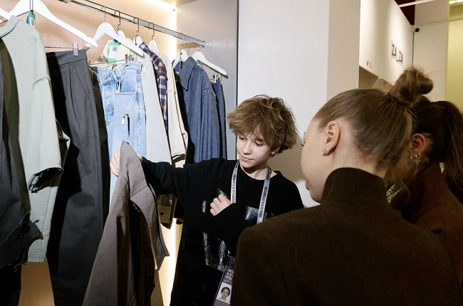 «В России любят быть модными и умеют быть модными»: дизайнеры о трендах и главной фешен-площадке страны фото № 3