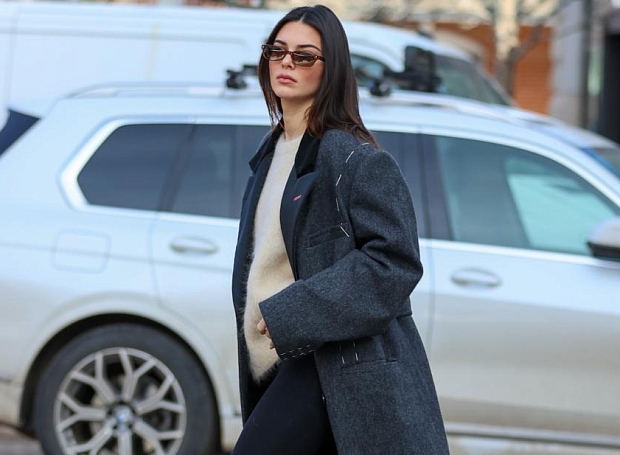 Кендалл Дженнер надела самое модное пальто этой зимы