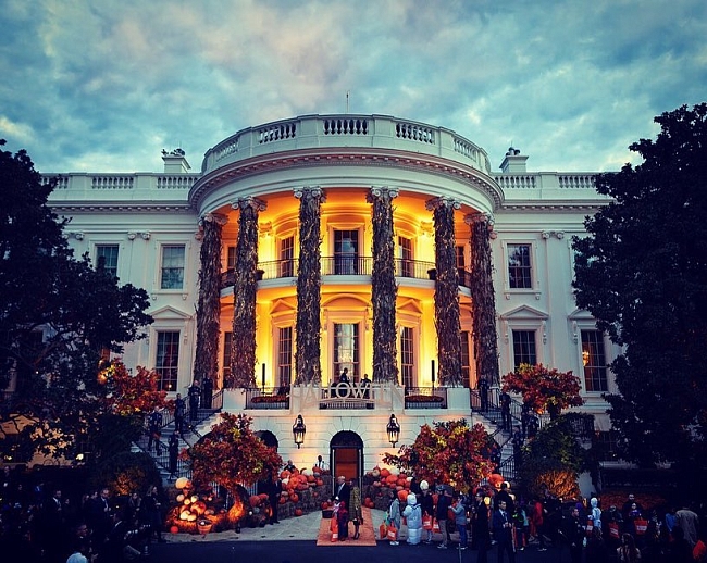 Дональд и Мелания Трамп отметили Хэллоуин в Белом доме фото фото № 1