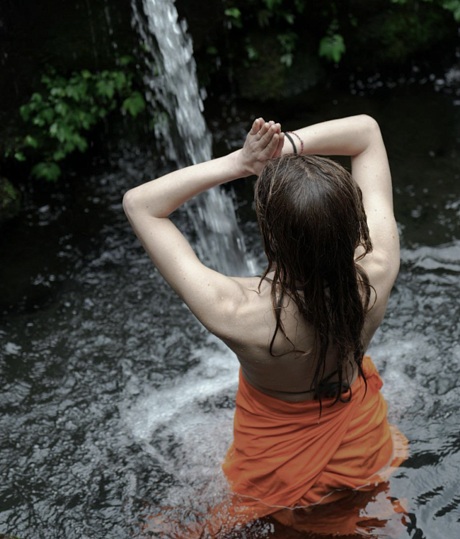 Ритуал очищения водой, Храм Менгенинг фото № 11