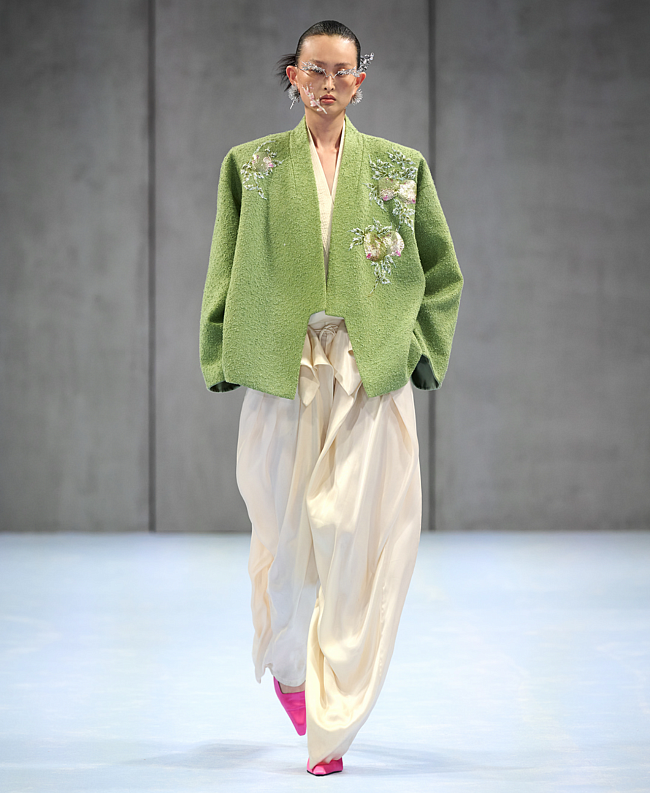 Ориентир на Восток. Самые интересные показы китайских дизайнеров фото № 5