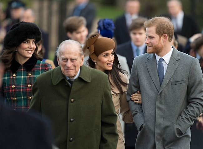 Кейт Миддлтон, принц Филипп, Меган Маркл и принц Гарри в 2017 году фото № 2