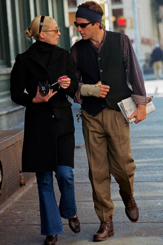 Джон Кеннеди-младший и Кэролайн Бессет-Кеннеди во время прогулки по Нью-Йорку, 1997 год фото № 9