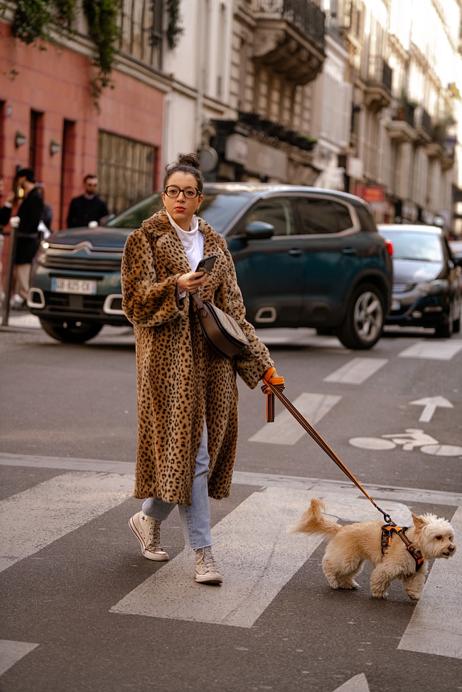 Стритстайл на Неделе моды в Париже осень-зима 2022/23 фото № 16