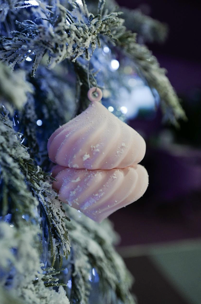 Ретрофутуризм: почему девелоперы выбирают ностальгию в новогоднем дизайне фото № 3